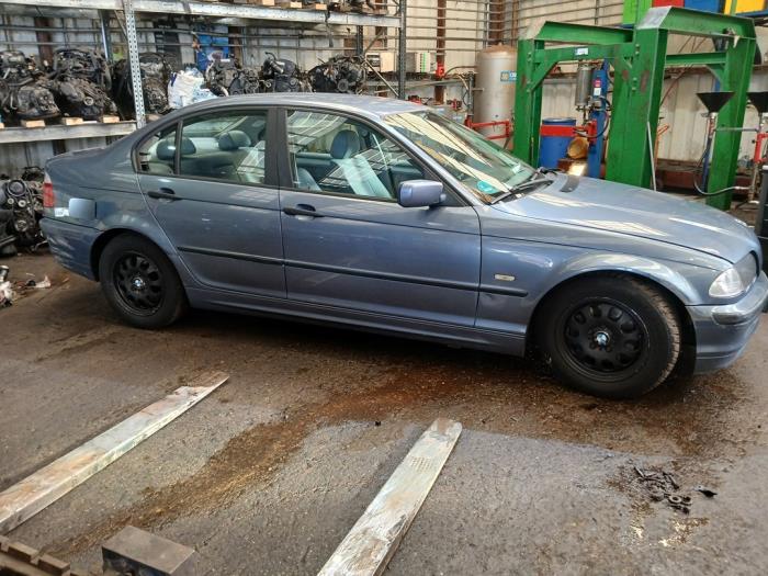 BMW 3 serie 316i Skrotfordon (1999, BLAUW)
