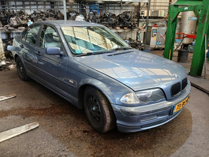 BMW 3 serie 316i Skrotfordon (1999, BLAUW)