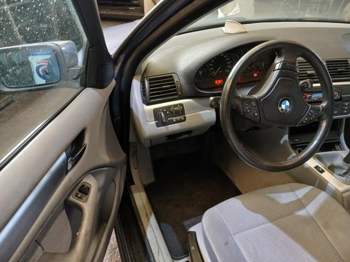 BMW 3 serie 316i Skrotfordon (1999, BLAUW)