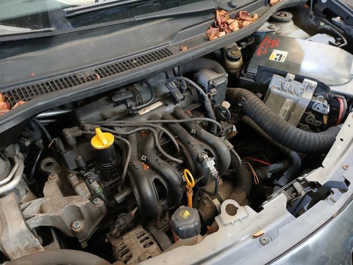 Renault Twingo II 1.2 Skrotfordon (2009, ZWART)