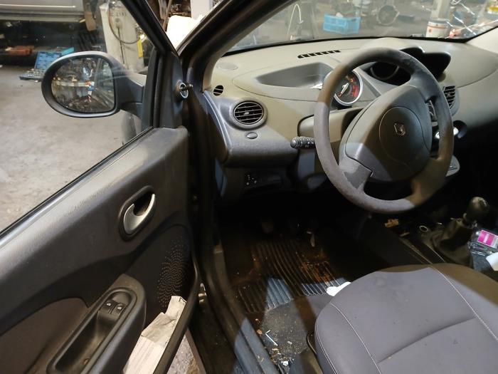 Renault Twingo II 1.2 Skrotfordon (2009, ZWART)