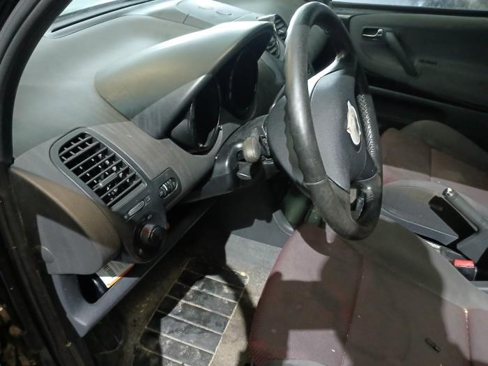 Seat Arosa 1.4i Skrotfordon (2004, ZWART)