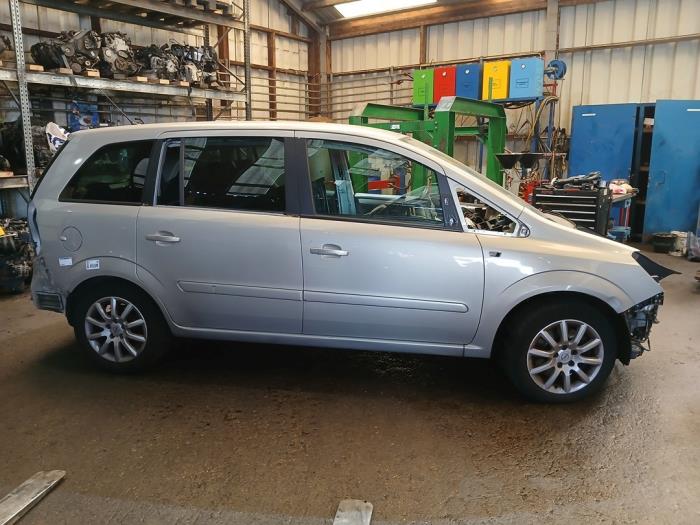Opel Zafira 2.2 16V Direct Ecotec Sloopvoertuig (2008, Grijs)