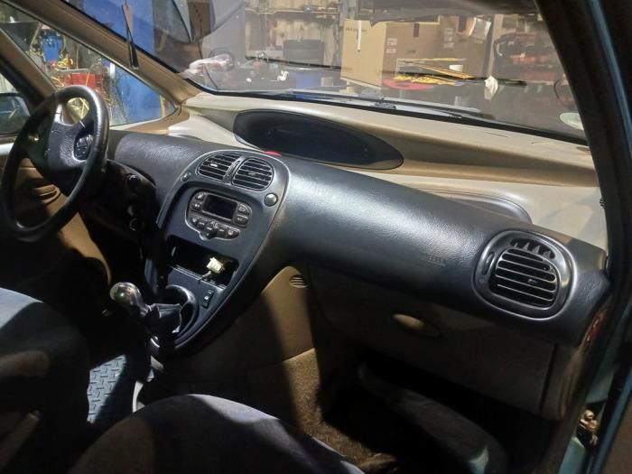 Citroen Xsara Picasso 1.8 16V Skrotfordon (2001, BLAUW)