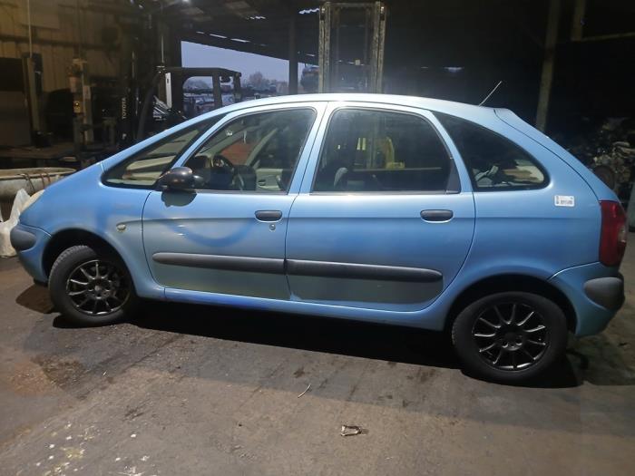 Citroen Xsara Picasso 1.8 16V Skrotfordon (2001, BLAUW)