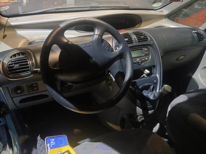 Citroen Xsara Picasso 1.8 16V Skrotfordon (2001, BLAUW)