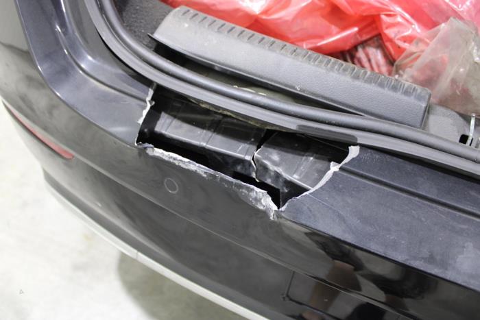 Mercedes CLA 1.3 CLA-180 Turbo 16V Skrotfordon (2019, ZWART)