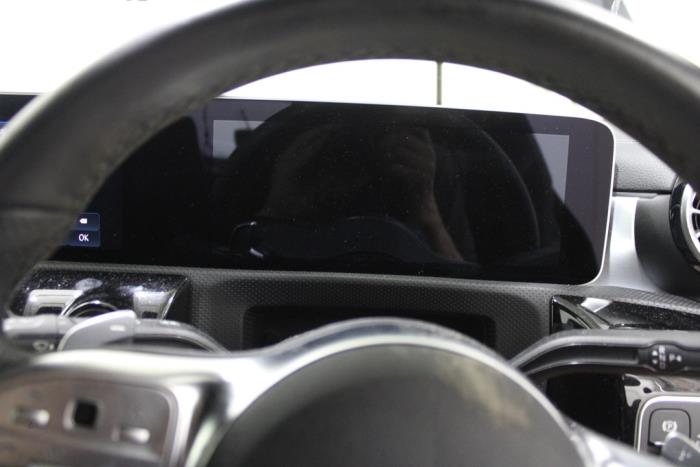 Mercedes CLA 1.3 CLA-180 Turbo 16V Skrotfordon (2019, ZWART)