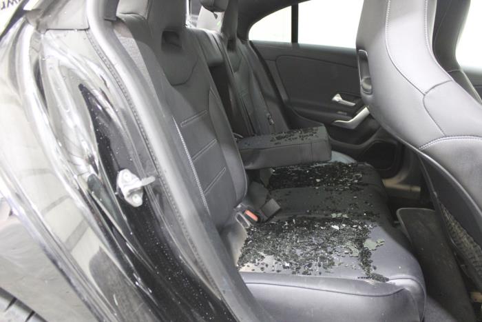 Mercedes CLA 1.3 CLA-180 Turbo 16V Skrotfordon (2019, ZWART)