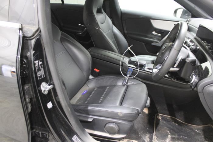 Mercedes CLA 1.3 CLA-180 Turbo 16V Skrotfordon (2019, ZWART)