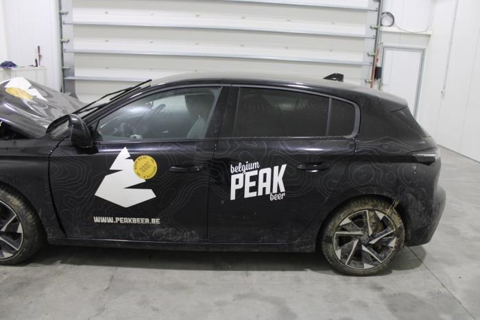 Peugeot 308 1.5 Blue HDi 130 16V Samochód złomowany (2022, Czarny)