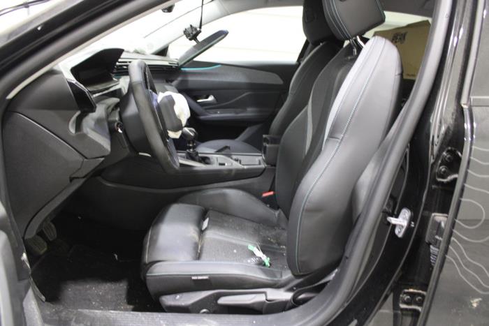 Peugeot 308 1.5 Blue HDi 130 16V Samochód złomowany (2022, Czarny)