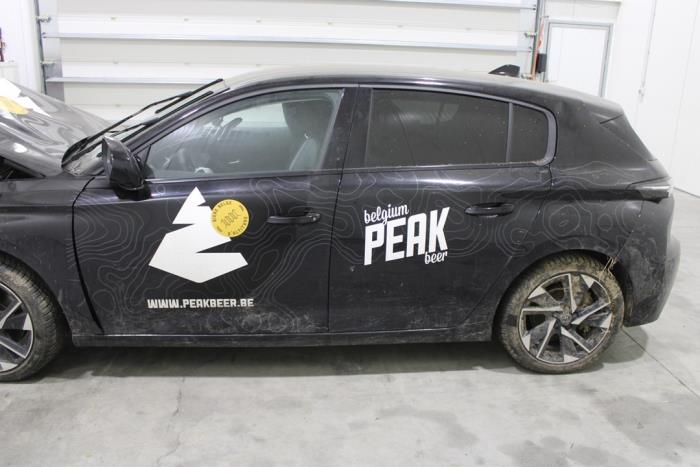 Peugeot 308 1.5 Blue HDi 130 16V Samochód złomowany (2022, Czarny)