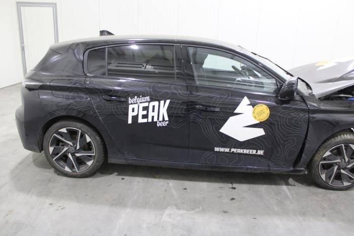 Peugeot 308 1.5 Blue HDi 130 16V Samochód złomowany (2022, Czarny)