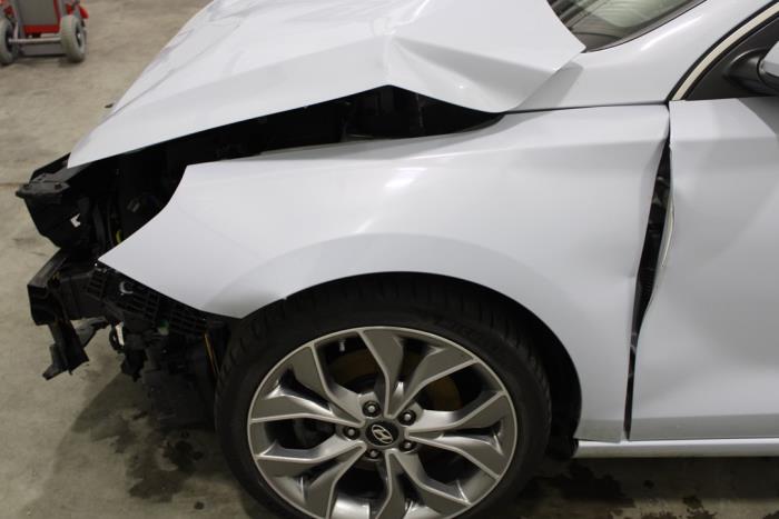 Hyundai i30 Fastback 1.4 T-GDI 16V Samochód złomowany (2018, Bialy)