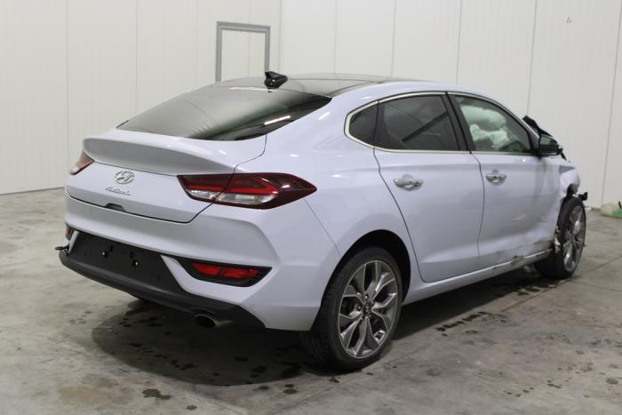 Hyundai i30 Fastback 1.4 T-GDI 16V Samochód złomowany (2018, Bialy)