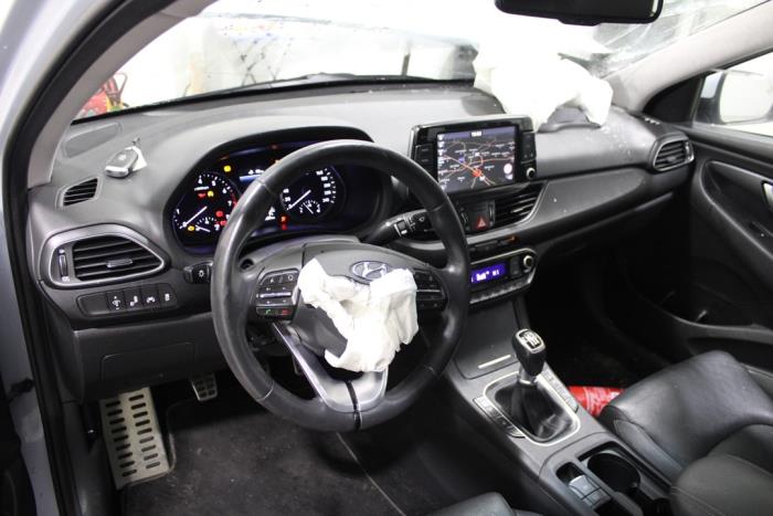 Hyundai i30 Fastback 1.4 T-GDI 16V Samochód złomowany (2018, Bialy)