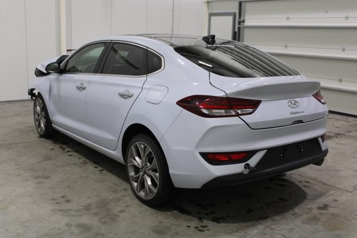 Hyundai i30 Fastback 1.4 T-GDI 16V Samochód złomowany (2018, Bialy)