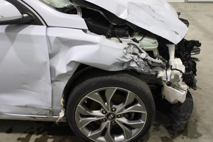 Hyundai i30 Fastback 1.4 T-GDI 16V Samochód złomowany (2018, Bialy)