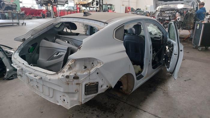 Hyundai i30 Fastback 1.4 T-GDI 16V Samochód złomowany (2018, Bialy)