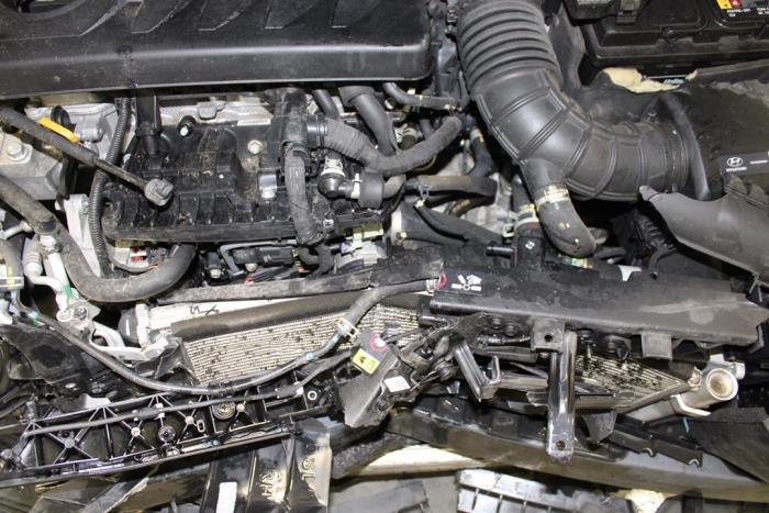 Hyundai i30 Fastback 1.4 T-GDI 16V Samochód złomowany (2018, Bialy)