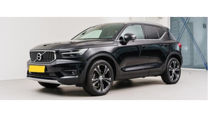 Volvo XC40 1.5 T3 12V Skrotfordon (2021, ZWART)
