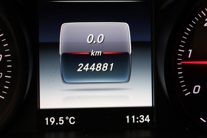 Mercedes V 2.1 250 BlueTEC, 250 d 16V Skrotfordon (2017, ZWART)