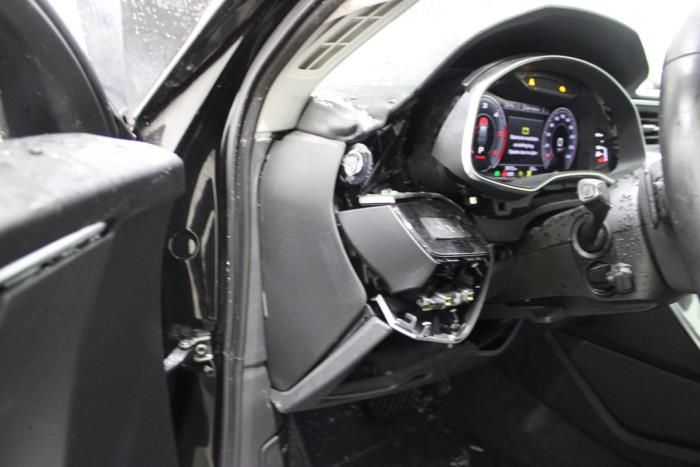 Audi A6 Avant 2.0 35 TDI Mild hybrid Sloopvoertuig (2021, Zwart)