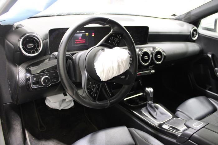 Mercedes A 1.3 A-180 Turbo 16V Sloopvoertuig (2019, Wit)