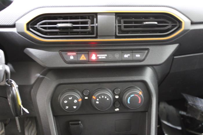 Dacia Sandero III 1.0 TCe 90 12V Skrotfordon (2022, ROOD)