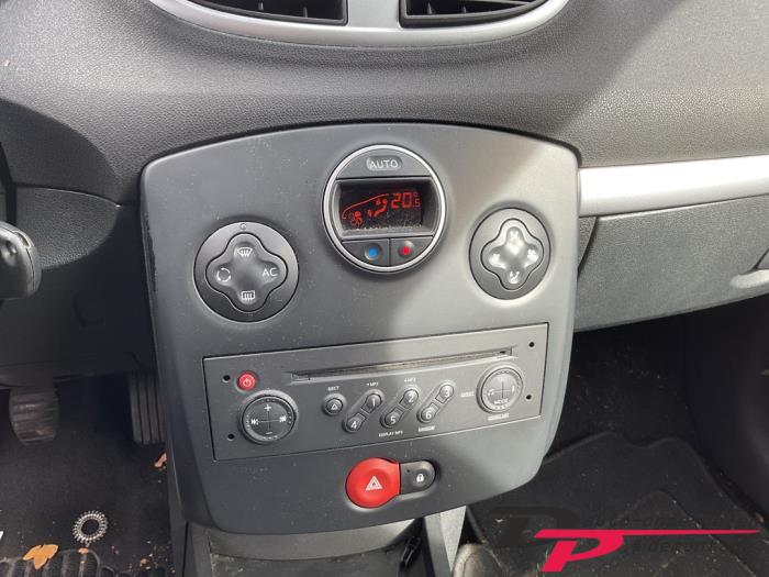 Renault Clio III 1.6 16V Salvage vehicle (2007, Black)