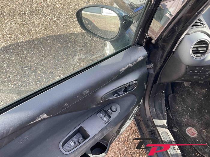 Fiat Punto Evo 1.2 Euro 4 Skrotfordon (2010, ZWART)