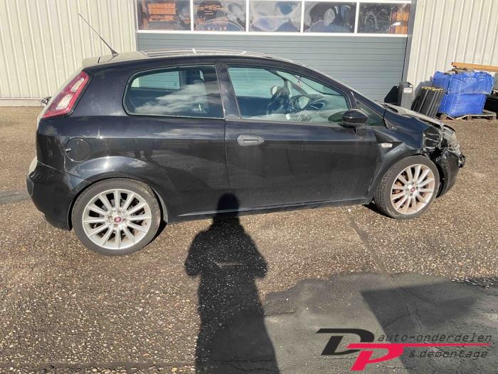 Fiat Punto Evo 1.2 Euro 4 Skrotfordon (2010, ZWART)