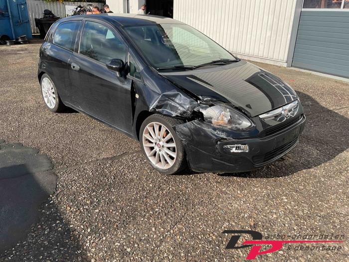 Fiat Punto Evo 1.2 Euro 4 Skrotfordon (2010, ZWART)