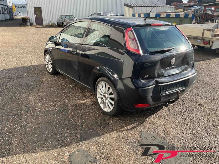 Fiat Punto Evo 1.2 Euro 4 Skrotfordon (2010, ZWART)