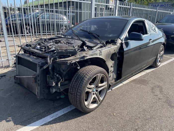 BMW 6 serie 650i V8 32V Samochód złomowany (2014)