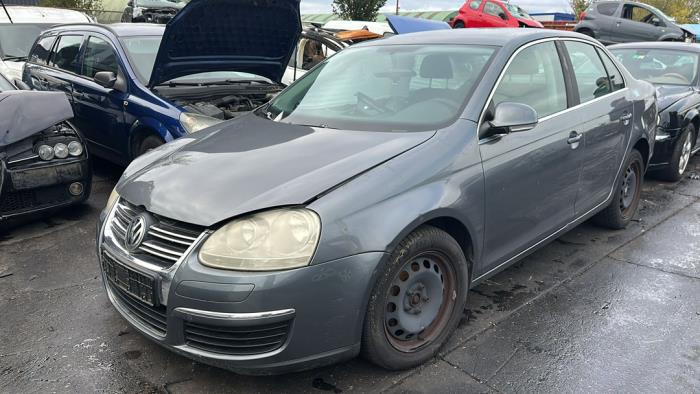 Volkswagen Jetta III 1.6 FSI 16V Skrotfordon (2007, GRIJS)