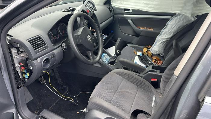 Volkswagen Jetta III 1.6 FSI 16V Skrotfordon (2007, GRIJS)