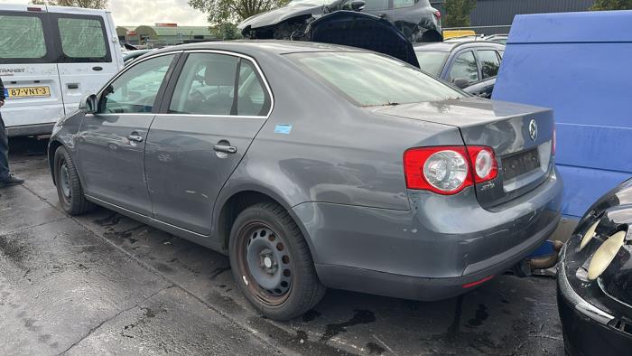 Volkswagen Jetta III 1.6 FSI 16V Skrotfordon (2007, GRIJS)