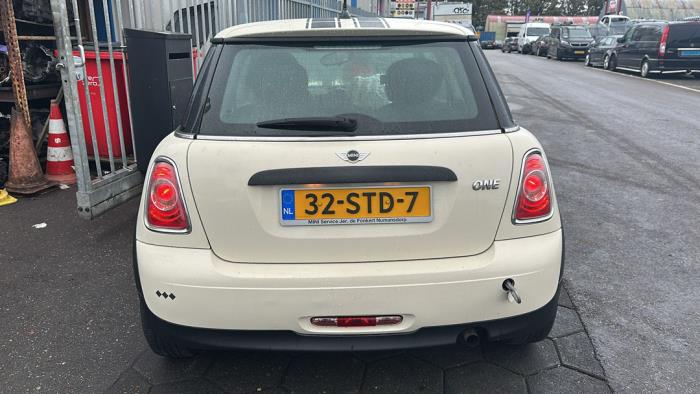 Mini Mini 1.6 16V One Samochód złomowany (2011, Bialy, Aluminium)