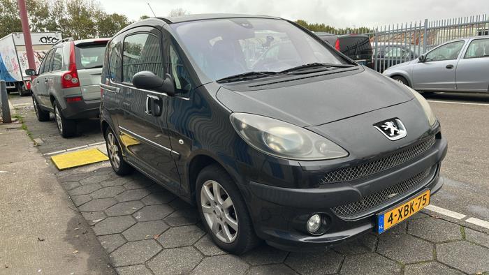 Peugeot 1007 1.6 GTI,Gentry 16V Samochód złomowany (2007, Czarny)