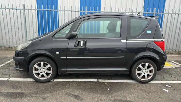 Peugeot 1007 1.6 GTI,Gentry 16V Samochód złomowany (2007, Czarny)