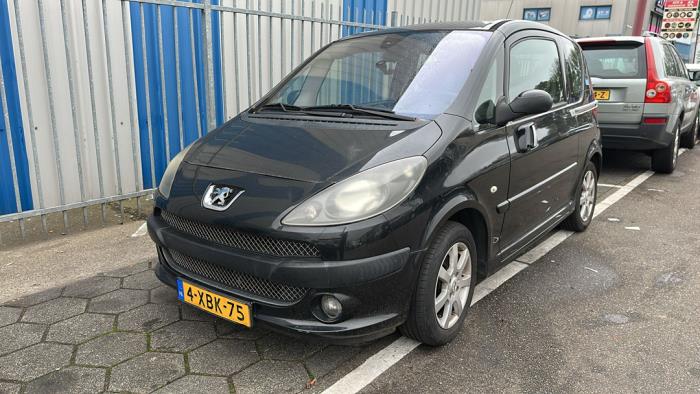 Peugeot 1007 1.6 GTI,Gentry 16V Samochód złomowany (2007, Czarny)