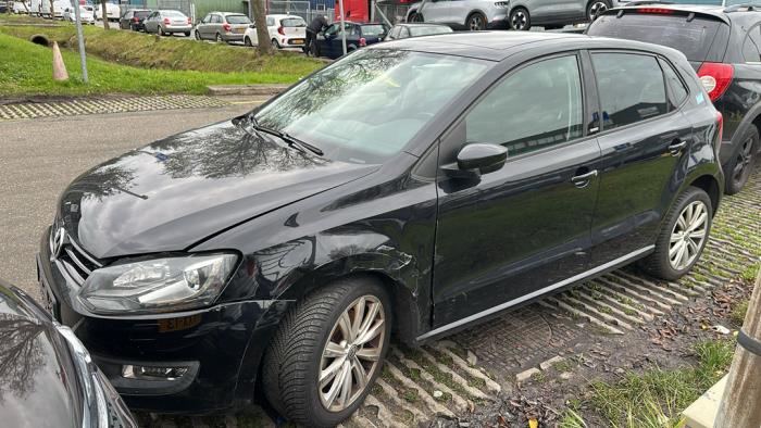 Volkswagen Polo V 1.6 TDI 16V 105 Skrotfordon (2012, ZWART)
