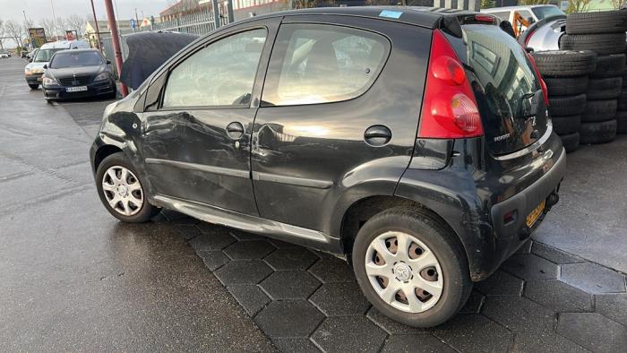 Peugeot 107 1.0 12V Skrotfordon (2009, ZWART)