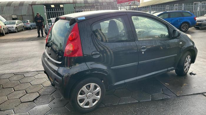 Peugeot 107 1.0 12V Skrotfordon (2009, ZWART)