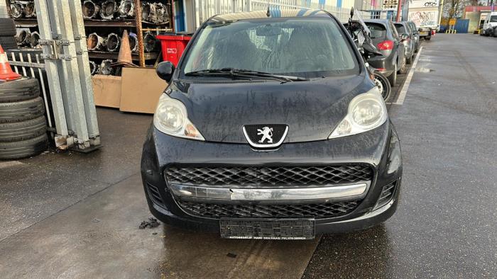Peugeot 107 1.0 12V Skrotfordon (2009, ZWART)