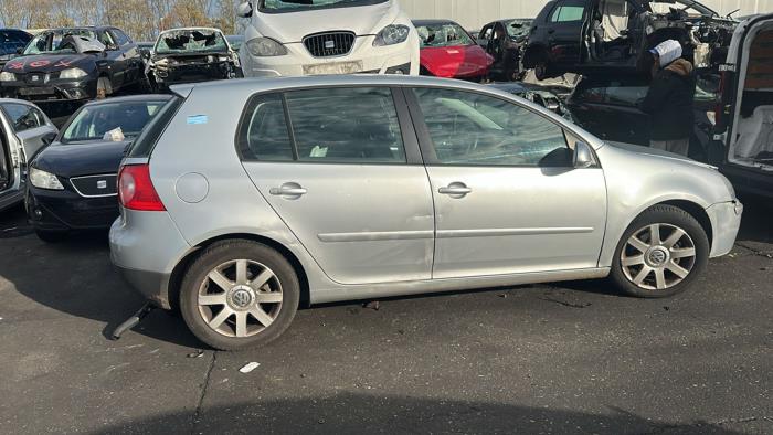 Volkswagen Golf V 2.0 FSI 16V Skrotfordon (2004, GRIJS)