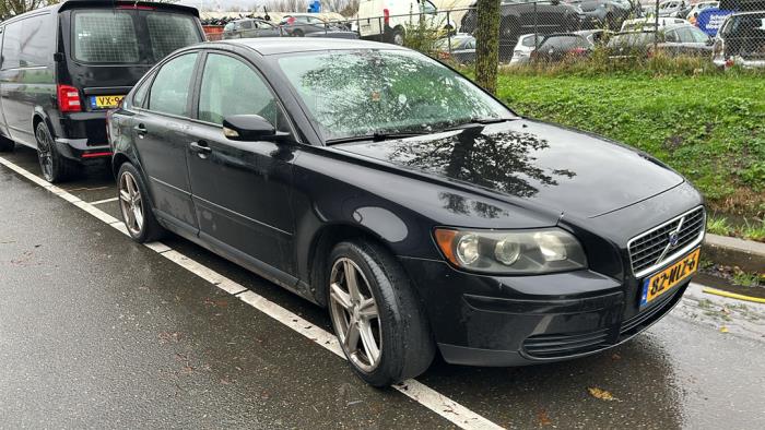 Volvo S40 1.8 16V Samochód złomowany (2005, Czarny)
