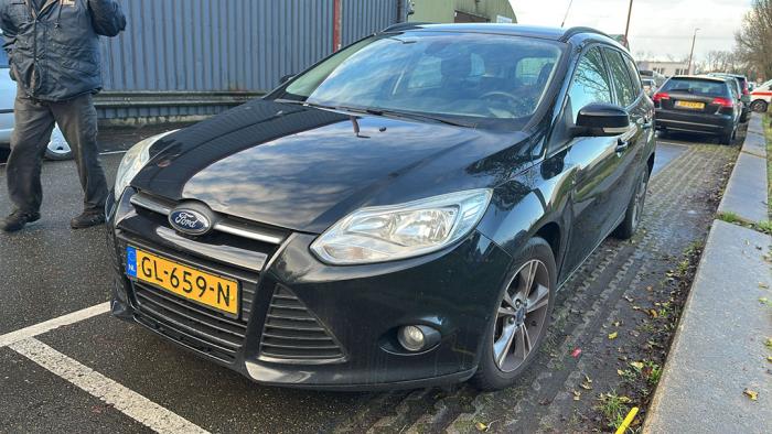 Ford Focus 3 Wagon 1.0 Ti-VCT EcoBoost 12V 125 Samochód złomowany (2014, Czarny)